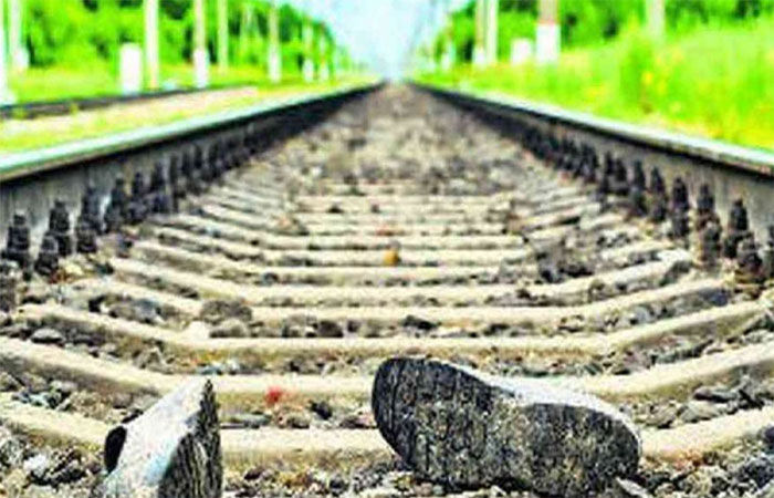 પાડોશીએ ધરાર સબંધ રાખવા દબાણ કરતાં પરિણીતાએ આપઘાત વ્હોર્યો