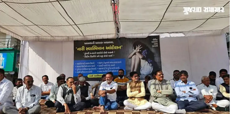 Congress’ Paresh Dhanani stages protest in Amreli against arrest of Payal Goti