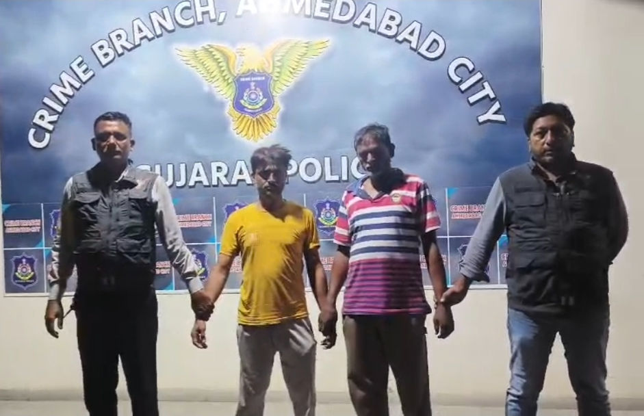 Ahmedabad Crime Branch nabs two for stealing jewellery, cash from auto passengers