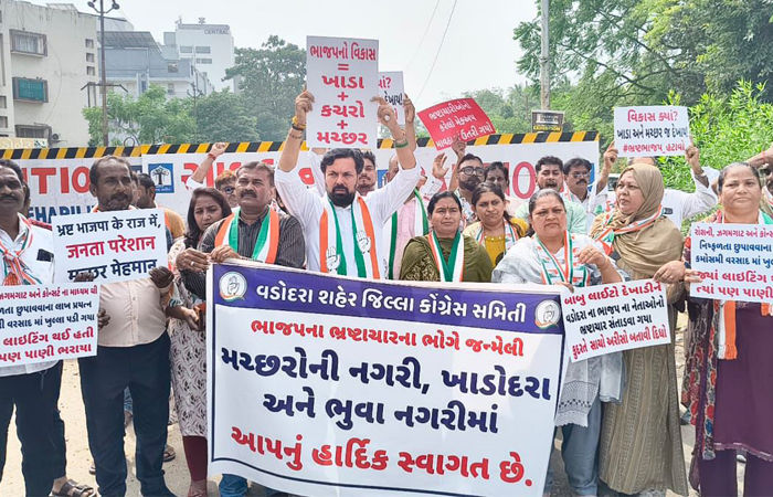 ખાડોદરા અને ભૂવા ઉત્સવ પદયાત્રા યોજી કોંગ્રેસનો અનોખો વિરોધ