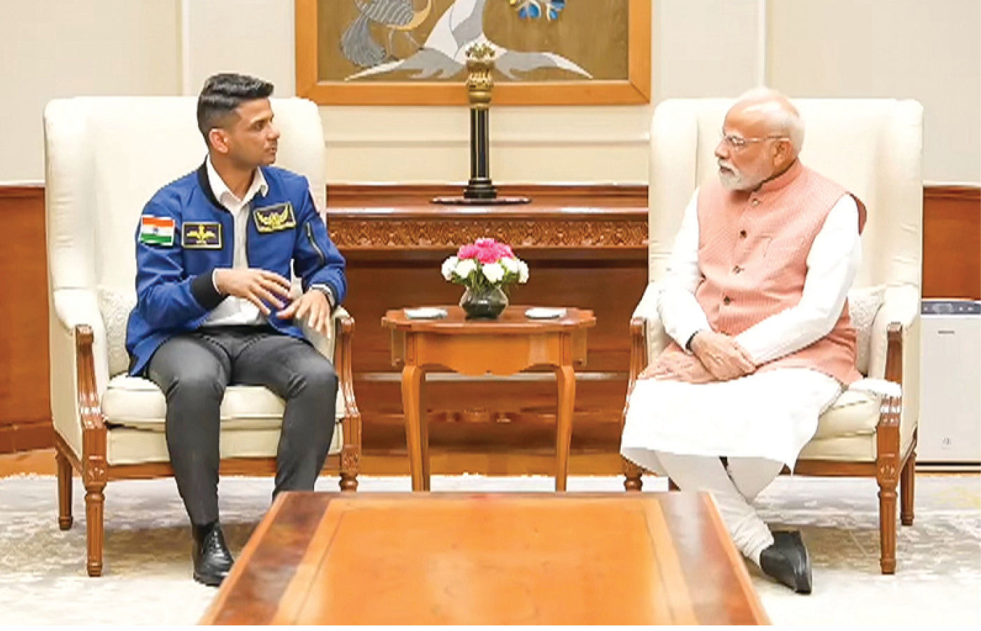 VIDEO : શુભાંશુ શુક્લાએ PM મોદી સાથે કરી મુલાકાત, અંતરિક્ષથી ખેંચેલી ધરતીની તસવીર આપી ભેટ