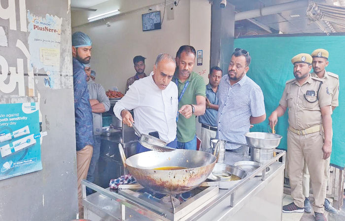કરમસદ-આણંદ મનપા વિસ્તારમાં 15 એકમોને રૂપિયા 71 હજારનો દંડ કરાયો
