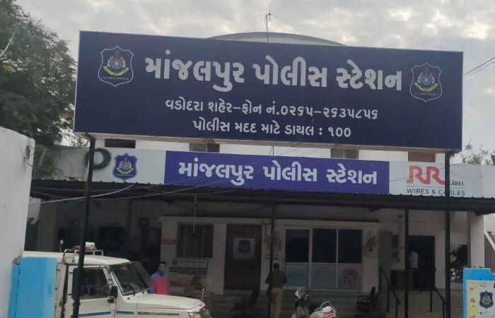વડોદરા શહેરમાં વ્યાજ ખોરો બેફામ : વ્યાજની ઉઘરાણી કરી યુવાનને ઘરમાં પૂરી બહારથી તાળું મારી દીધું