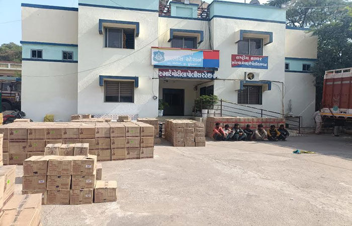 નાની મોલડી ગામ પાસેથી હોટલમાંથી રૃ.1.77 કરોડની 28404 બોટલ જપ્ત