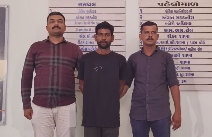 અમદાવાદ: ધોળકામાં મિત્રએ જ મિત્રનું ગળું કાપ્યું, પોલીસે ગણતરીના કલાકોમાં ભેદ ઉકેલ્યો