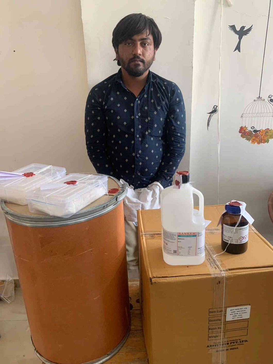 સરથાણામાં જૈમીન સવાણીની લેબોરેટરી પર રેડ : M.D ડ્રગ્સ જાતે બનાવી વેચીને મોટો નફો કમાવા લેબોરેટરી બનાવી હતી