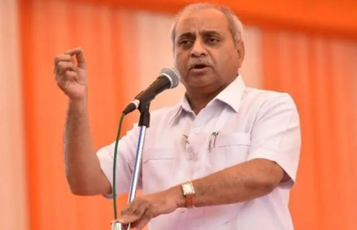 કડીમાં નીતિન પટેલના વિરોધીઓ પર આકરા પ્રહાર: કહ્યું- 'આ સમાજ કોઈની લાલચમાં આવતો નથી'
