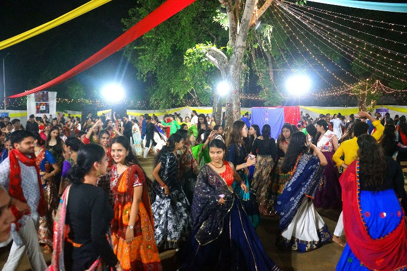 14 ઓક્ટોબરથી સ્કૂલો અને યુનિવર્સિટીમાં પરીક્ષા, વિદ્યાર્થીઓ ગરબે ઘૂમવાની સાથે પરીક્ષાની તૈયારી કરશે