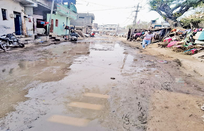 ઠાસરા પાલિકામાં જામજી ફળિયાના નાકે ઉભરાતી ગટરના કારણે હાલાકી
