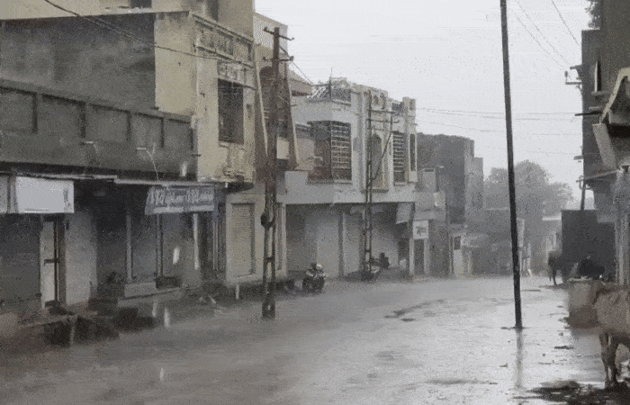 અમરેલી જિલ્લામાં મેઘરાજાની તોફાની બેટિંગ: ખેડૂતોમાં ખુશીનો માહોલ