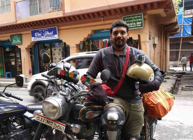 ભૂતાન બોર્ડર પર પરમિશન લેવાનું ભુલી જતાં 400 KM પાછા આવી મેઇન ગેટથી જવું પડયું