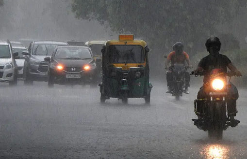 ગુજરાતમાં ફરી ભારેથી અતિભારે વરસાદની આગાહી, આજે ત્રણ જિલ્લામાં રેડ ઍલર્ટ