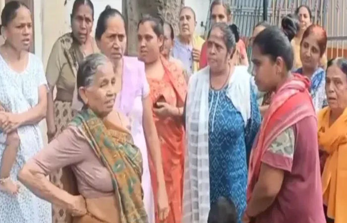 વડોદરા શહેરના એફસીઆઇ ગોડાઉનમાં રાખેલા અનાજના જથ્થામાં જીવડાના ત્રાસથી સ્થાનિકોનો હોબાળો