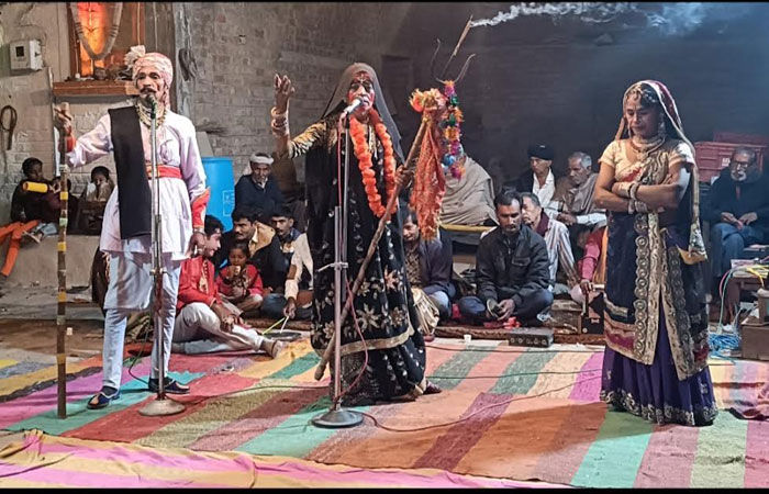 રંગભૂમિની માતા સમાન ભવાઇ કળા લુપ્ત થવાના આરે