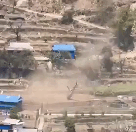 VIDEO: UKથી નેપાળ આવેલા પરિવારનું હેલિકોપ્ટર ક્રેશ, ભારે પવનના કારણે સંતુલન બગડ્યું!