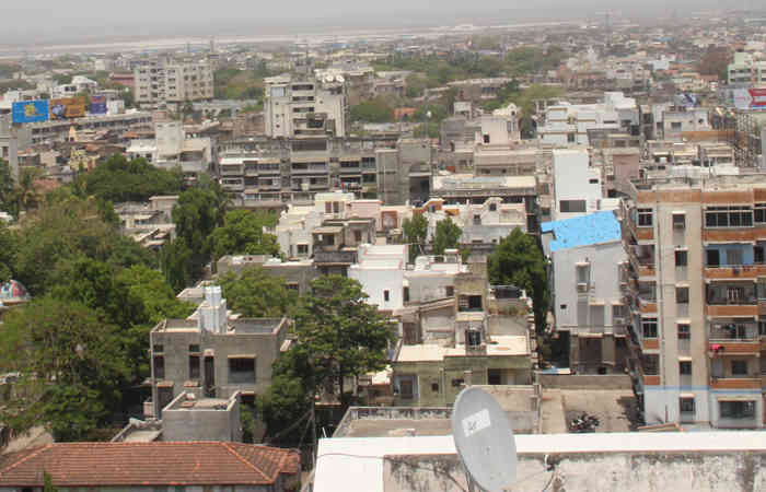 ભાવનગર: કાળીયાબીડમાં ગેરકાયદે બાંધકામ રહીશોએ અટકાવ્યુ