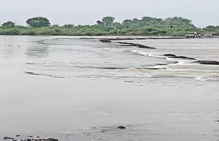વસ્તડી ગામને હાઈવે સાથે જોડતા ડાયવર્ઝન રસ્તો ધોવાયો, 10 થી વધુ ગામનો સંપર્ક તૂટયો