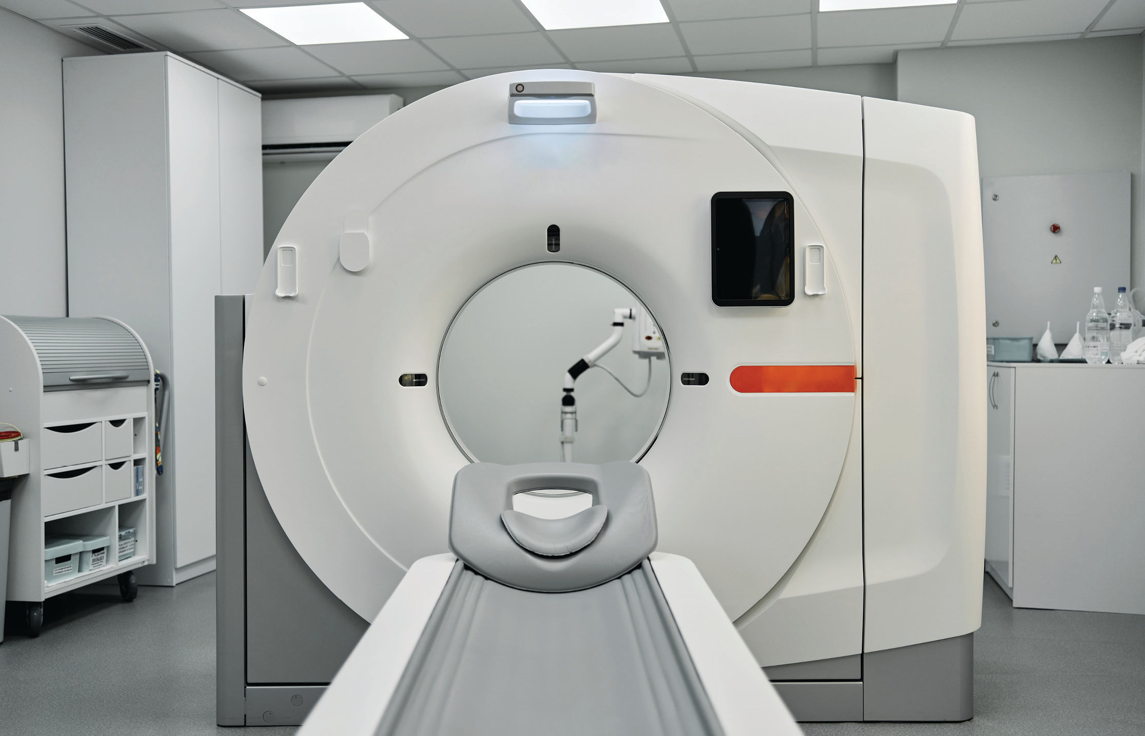 MRI મશીનમાં ખેંચાઈ જવાના કારણે 61 વર્ષની વ્યક્તિનું મોત, ગળામાં પહેરી હતી મેટલની ચેન