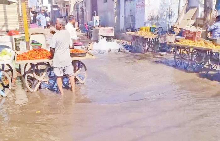 જોરવરનગરમાં પાણીની લાઈનમાં ભંગાણ, હજારો લીટર પાણીનો વેડફાટ