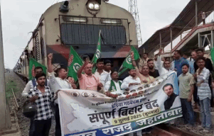 VIDEO: બે ગુજરાતી નક્કી કરશે કે કયા બિહારી વોટ આપશે અને કયા નહીં? તેજસ્વીનો પ્રહાર