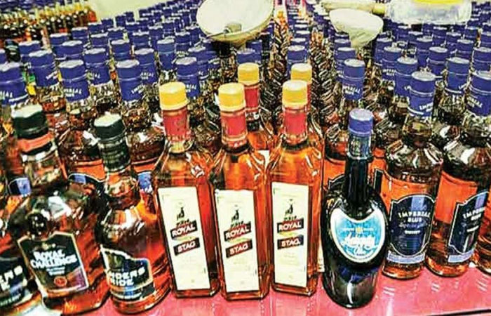 શહેર અને જિલ્લામાં દારૂની 235 બોટલ, બીયરના 20 ટીન ઝડપાયા