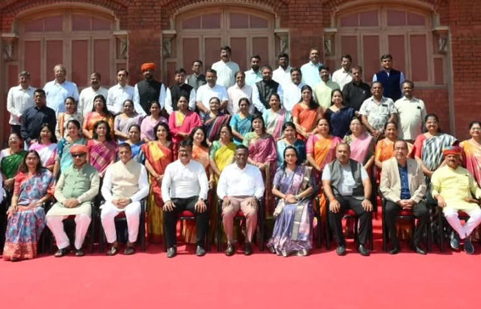 મ્યુનિ. કોર્પોરેશન બોર્ડનો અંતિમ દિવસ પણ વિવાદમાં, ગ્રુપ ફોટો સેશનમાં આંતરિક ડખો