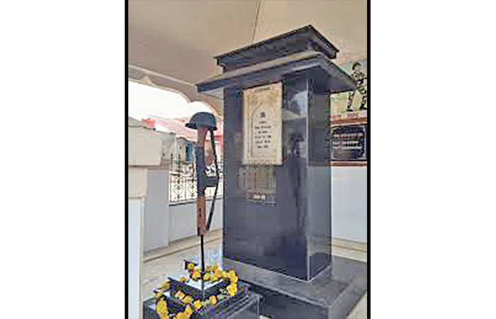 અપશિંગે  મિલિટરી ગામે ઘર ઘરમાં સૈનિક