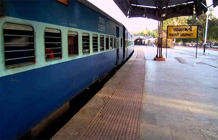 ગુજરાતઃ સાબરમતી રેલવે સ્ટેશનની હદમાં ટ્રેન ઉથલાવવાનું કાવતરૂં નિષ્ફળ બનાવાયું