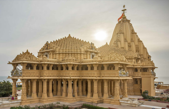સાવધાન! સોમનાથ મંદિરમાં VIP દર્શનના નામે ઓનલાઈન ઠગાઈ, ટ્રસ્ટે ભક્તો માટે જાહેર કરી ખાસ ચેતવણી