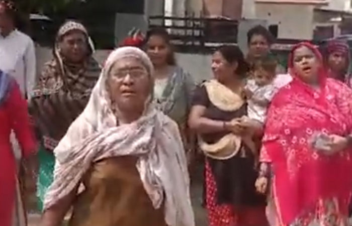 એકતાનગરમાં ડ્રેનેજ ઉભરાવાથી રહીશો પરેશાન, વોર્ડ કચેરી ખાતે મોરચો