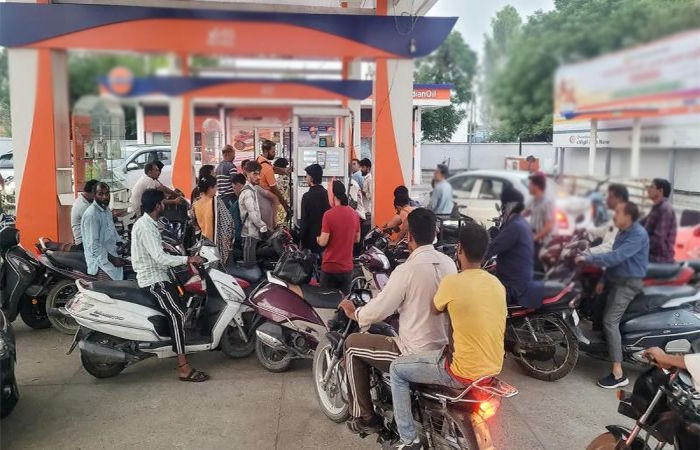 દિલ્હીમાં જુના વાહનો પર પ્રતિબંધ શરૂ, પ્રથમ દિવસે બે બાઇકો જપ્ત