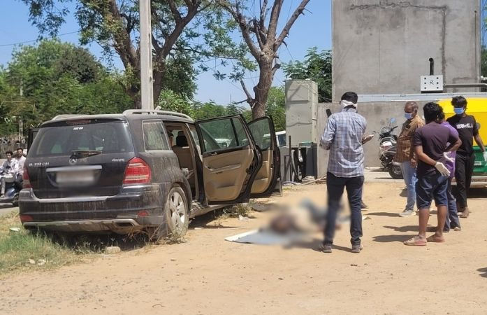 અમદાવાદ: સરખેજમાં બિનવારસી SUV કારમાંથી લાશ મળવાનો મામલો, મૃતકની ઓળખ થઈ, બીમારીના કારણે મોતની આશંકા