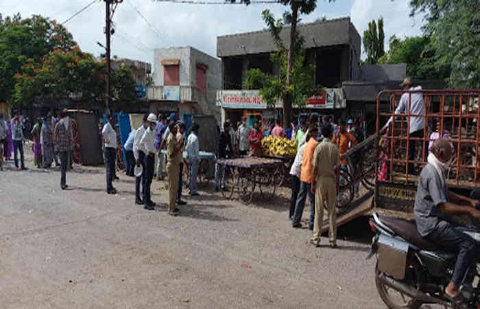 જામનગરમાં કાલાવડ નાકા બહાર કલ્યાણ ચોકમાં શાકભાજીની વધુ 15 રેકડીઓ કબજે કરી