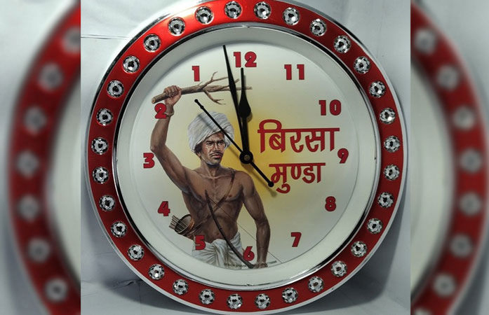 ગુજરાતના આદિવાસીઓના ઘરમાં જોવા મળે છે અનોખી ઘડિયાળ, ઊંઘી ચાલે પણ સમય સાચો બતાવે