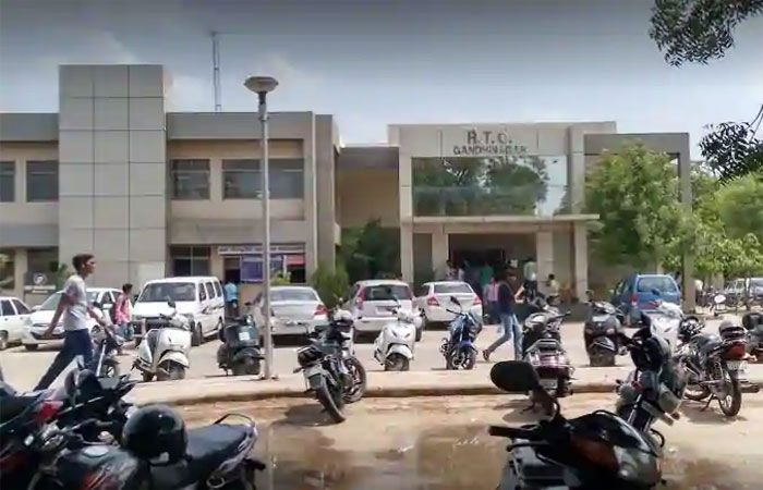 'એસીબીની ટ્રેપ થવાની છે,એજન્ટો આજે આરટીઓમાં આવતા નહીં'
