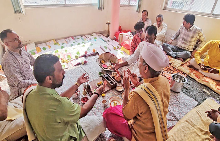 ડાકોરમાં ઠાકોરજી વેપારી બન્યા  ભક્તોએ લાખોની બોણી લખાવી