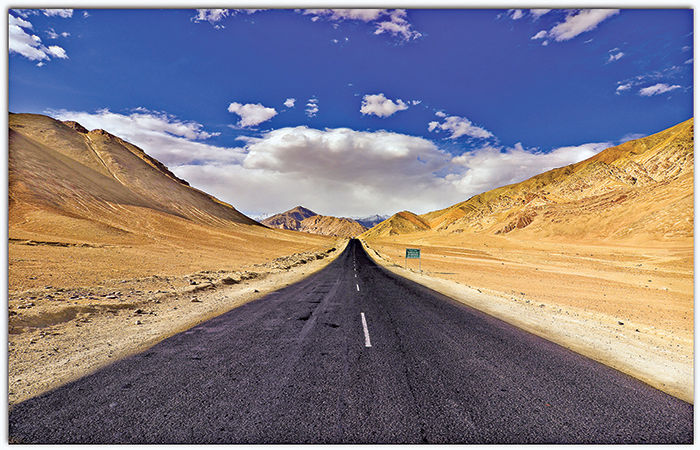 લદ્દાખની કુદરતી અજાયબી ગ્રેવિટી હિલ