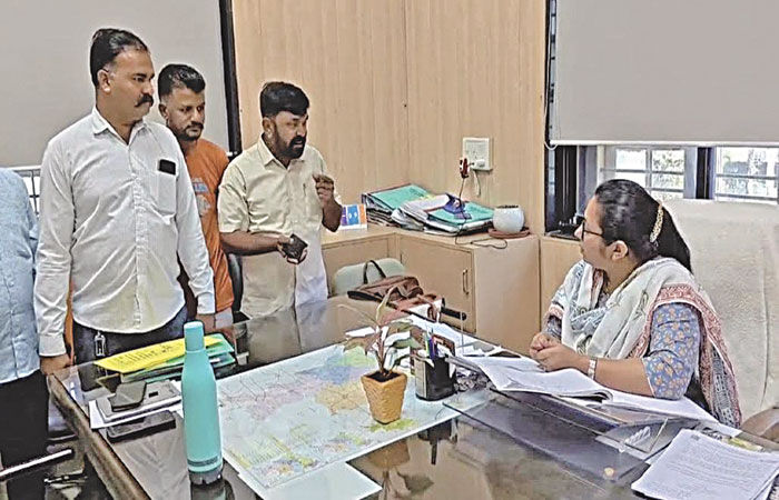 સુરેન્દ્રનગરમાં રેશનિંગ દુકાનદારોએ કમિશન અને પડતર પ્રશ્નો મુદ્દે રોષ