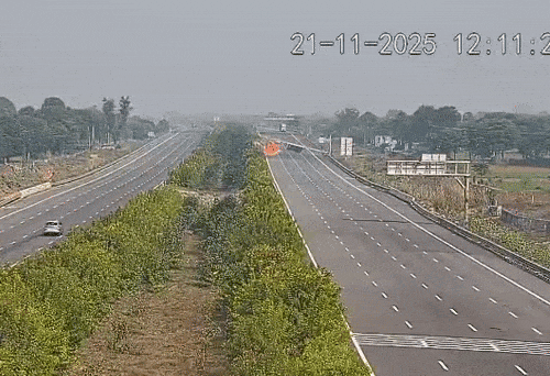 દિલ્હી-મુંબઈ એક્સપ્રેસ વે પર ભયાનક અકસ્માત: ટેન્કર થાંભલા સાથે ટકરાતા ડ્રાઇવર જીવતો ભૂંજાયો