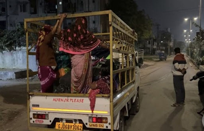 લગ્ન કે શુભ પ્રસંગો બાદ વધેલી રસોઈ કેટરર્સ દ્વારા જાંબુઆ ગામના નાકે એઠવાડ નંખાતા સ્થાનિકોમાં રોષ