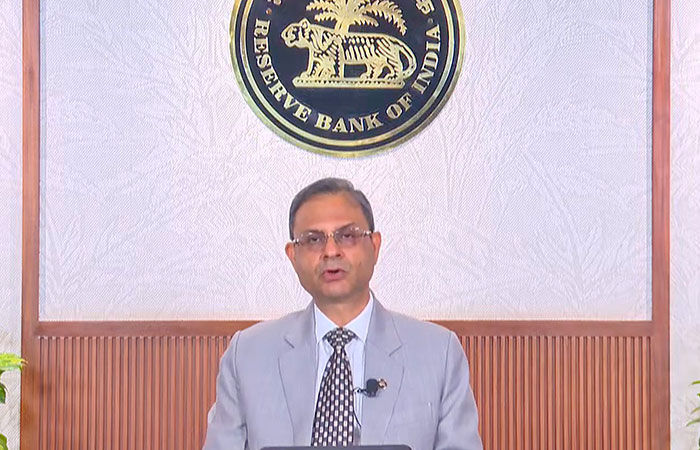'કોઇકે તો કિંમત ચૂકવવી જ પડશે', RBI ગવર્નરના નિવેદનથી UPI યુઝર્સનું વધ્યું ટેન્શન