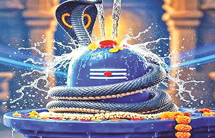 શ્રાવણ માસમાં શ્રવણ નક્ષત્ર હોવાથી તે શ્રાવણ માસ કહેવાય છે 'આવ્યો છે શ્રાવણ માસ રે મહાદેવજી બિલિ ચઢેને દિવા બળે રે'