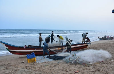 Home Ministry issues alert for Gujarat fishermen as winds may reach 60 kmph