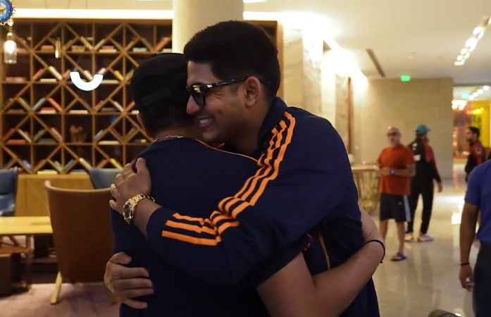 VIDEO: રોહિત શર્મા કેપ્ટન શુભમન ગિલને ભેટી પડ્યો, કોહલી સાથે જોવા મળી બોન્ડિંગ
