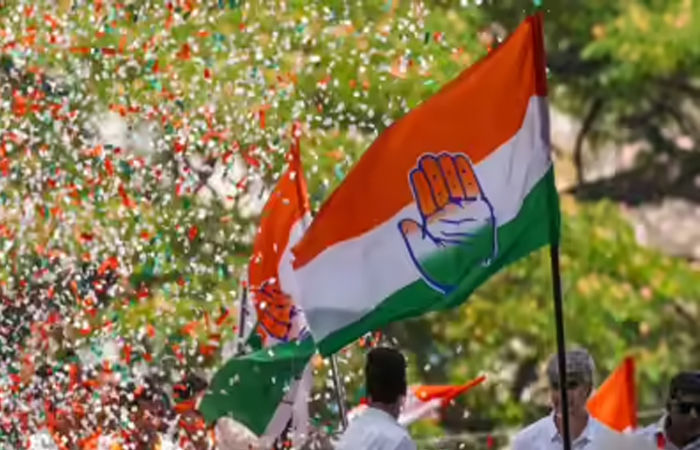 વડોદરાના વોર્ડ નં.16માં કોંગ્રેસના ઉમેદવાર ચંદ્રકાંત શ્રીવાસ્તવના સમર્થનમાં 150 જેટલા રહીશો કોંગ્રેસમાં જોડાયા