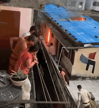 VIDEO | સુરત: ઘરમાં આગ બાદ ગેસ સિલિન્ડરમાં ભયંકર બ્લાસ્ટ, બે જવાન ગંભીર, સ્થાનિકો પણ ઈજાગ્રસ્ત
