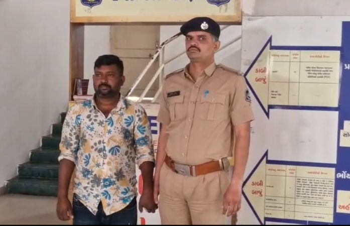 અમદાવાદમાં ફિલ્મી દૃશ્યો સર્જાયા, કારચાલકે પોલીસકર્મીને બોનેટ પર દોઢ કિ.મી. ઢસડ્યો, એકની ધરપકડ