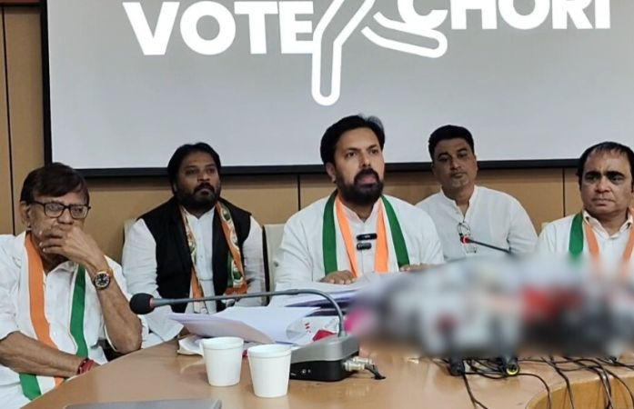'એક વ્યક્તિ પાસે 20 વોટર આઈડી કાર્ડ કેવી રીતે?', વડોદરામાં કોંગ્રેસનો ભાજપ-ચૂંટણી પંચ સામે આક્ષેપ