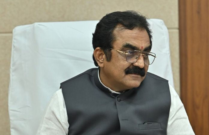 રસ્તા બનાવ્યા છે તો ખાડા પણ રહેવાના...: પ્રજાની પરેશાની સામે મંત્રીનો અજીબોગરીબ તર્ક