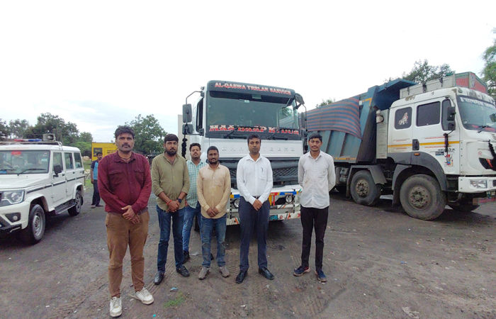થાનના ભડુલા વિસ્તારમાં સરકારી જમીનમાંથી ગેરકાયદેસર કાર્બોસેલનું ખનન ઝડપાયું